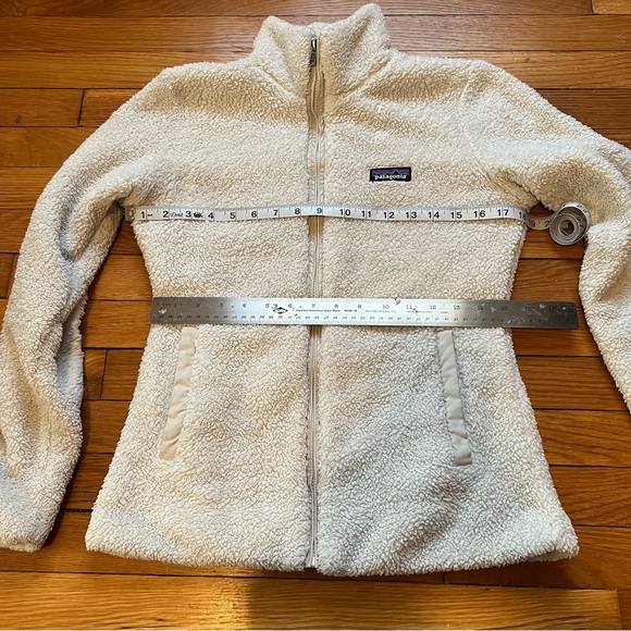 Patagonia White Teddy Jacket - Picture 2 of 5